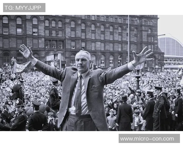 利物浦足球明星球员的辉煌历程与传奇瞬间回顾 利物浦足球明星球员的辉煌历程与传奇瞬间回顾