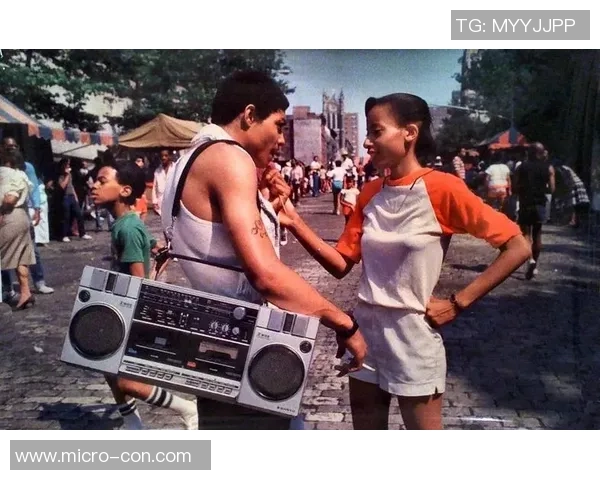 昔日足球明星沦落街头生活引发社会关注与反思