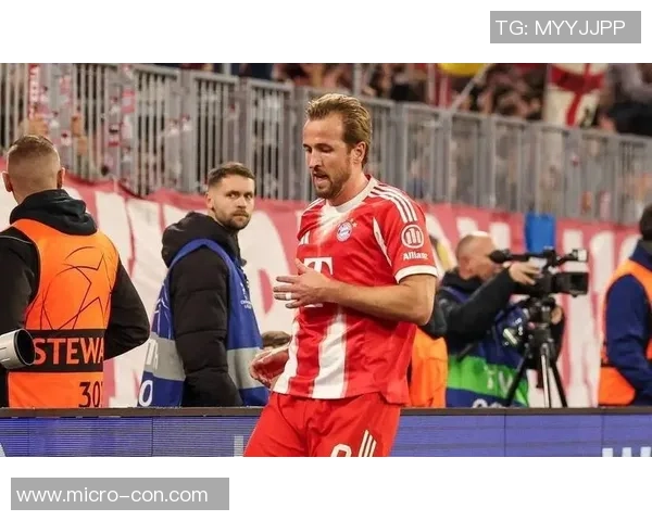 足球场上的铁壁防线最佳防守者明星盘点与荣耀回顾 足球场上的铁壁防线最佳防守者明星盘点与荣耀回顾